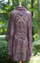 Load image into Gallery viewer, Circular Flower Shawl