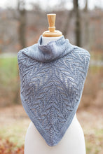 Load image into Gallery viewer, Chunky Lace Cowl